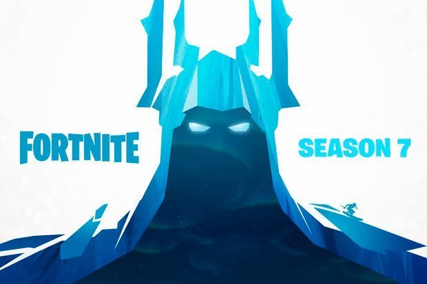 Размещено на всех социальных счетах Fortnite, изображение изображает зловещую фигуру с капюшоном в синем цвете со словами:   Фортнит 7 сезон   »